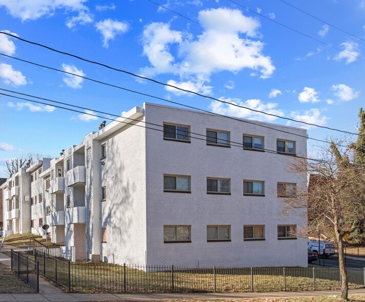 More Photos Of 1600-1608 28th Pl SE, Washington Multifamily For Sale