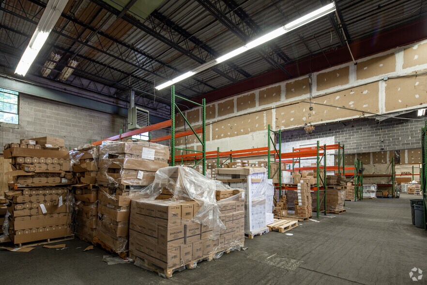 More Photos Of 6-12 Hoover Ave, Haverstraw Warehouse For Lease