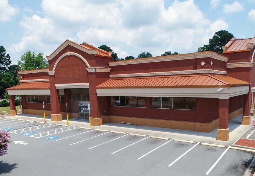 Primary Photo Of 408 Beaman St, Clinton Drugstore For Sale