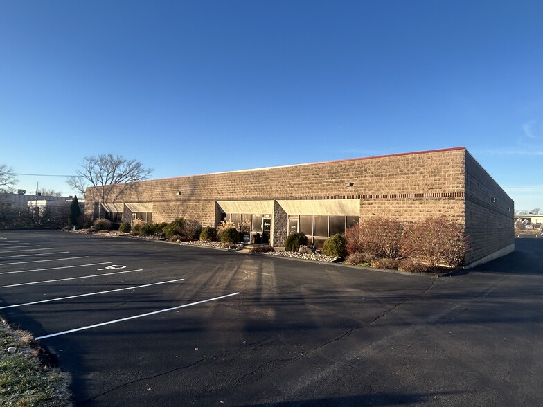 Primary Photo Of 2661-2667 Metro Blvd, Maryland Heights Warehouse For Lease