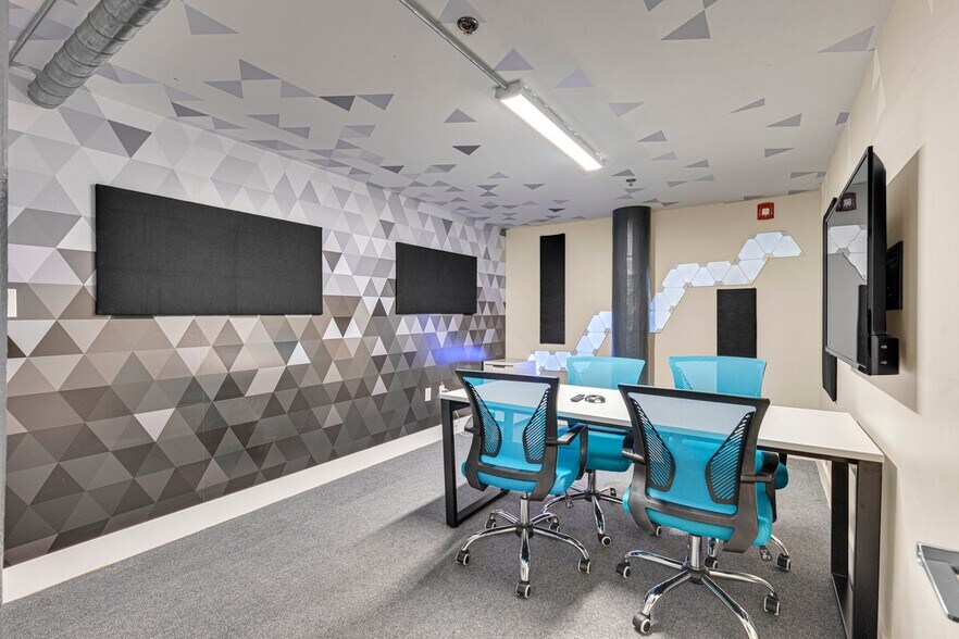 More Photos Of 136 Main St, Kansas City Medical For Sale