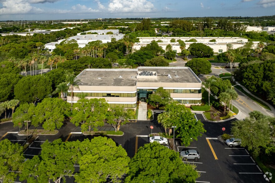 More Photos Of 480 Sawgrass Corporate Pky, Sunrise Office For Lease