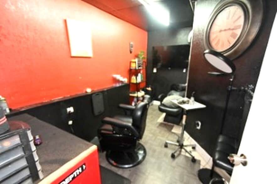 More Photos Of 2711 N Pine Hills Rd, Orlando Storefront For Sale
