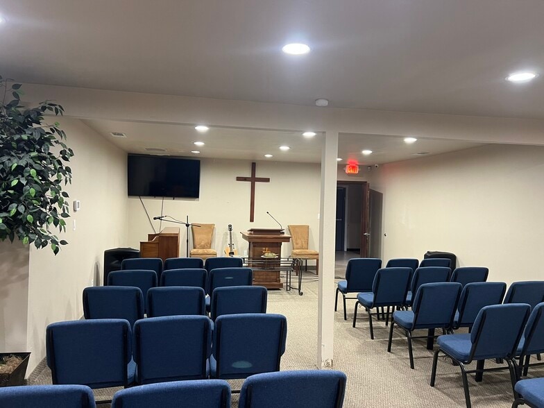 More Photos Of 105 New Hope Rd E, McKinney Freestanding For Sale