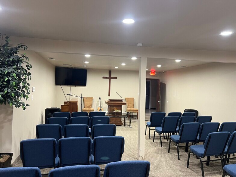 More Photos Of 105 New Hope Rd E, McKinney Freestanding For Lease