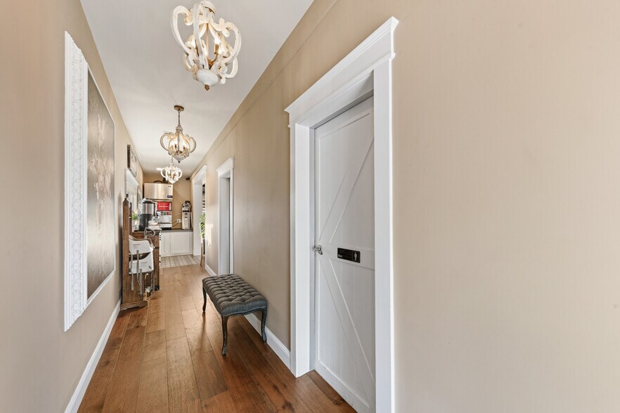 More Photos Of 320 W College St, Pulaski Fast Food For Sale