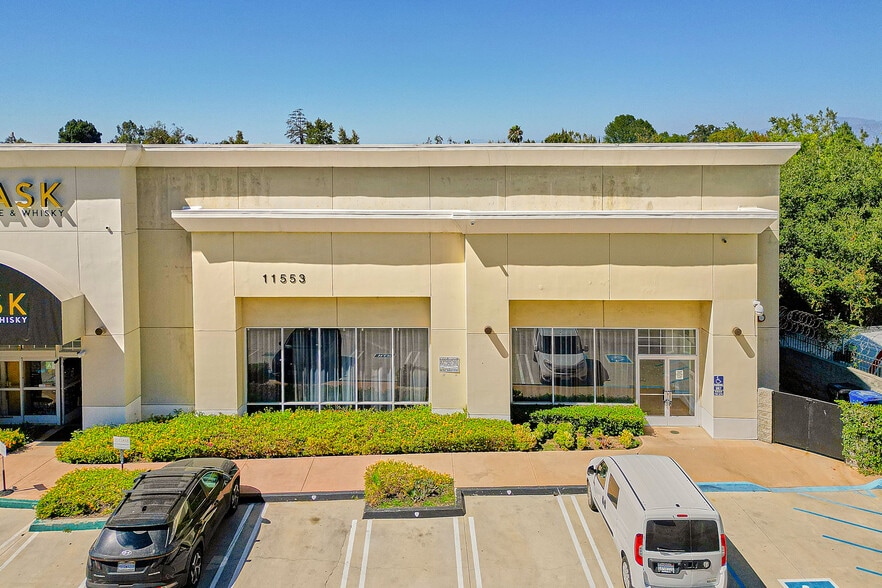 More Photos Of 11555-11561 Ventura Blvd, Studio City Storefront For Lease
