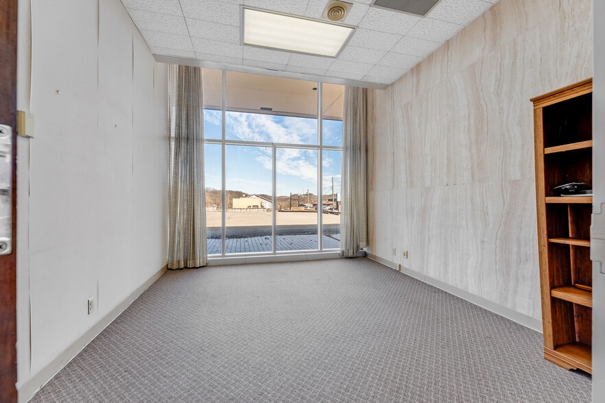 More Photos Of 214 Merchant St, Fairmont Bank For Sale