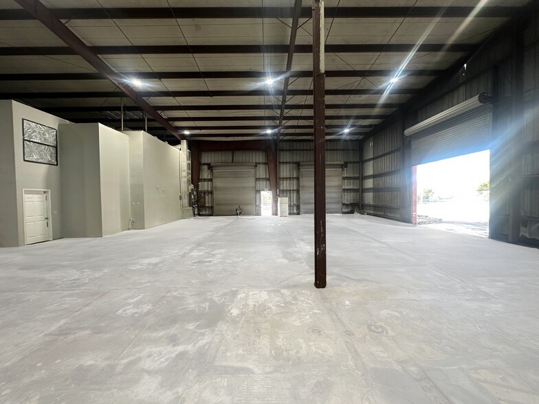 More Photos Of 6995 N 90th Ave, Pinellas Park Warehouse For Sale