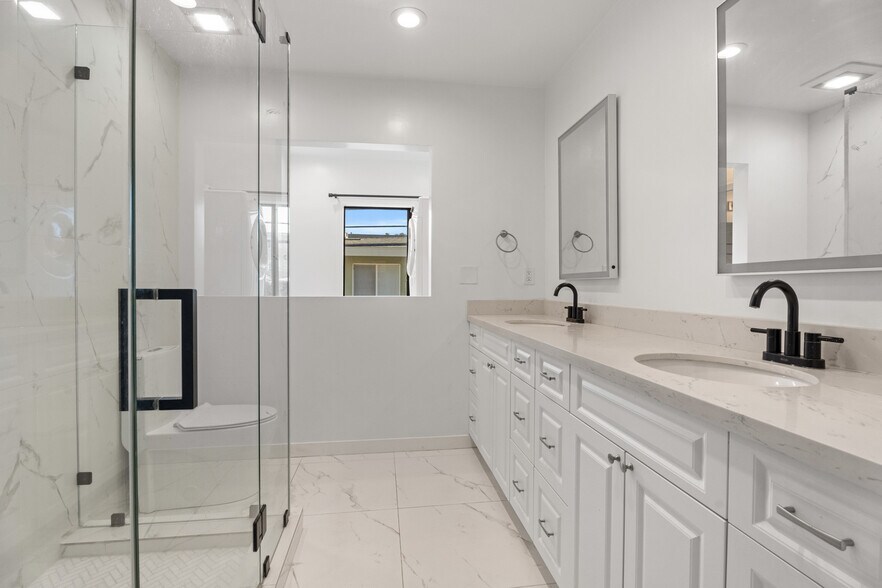 More Photos Of 22 28th Ave, Venice Apartments For Sale