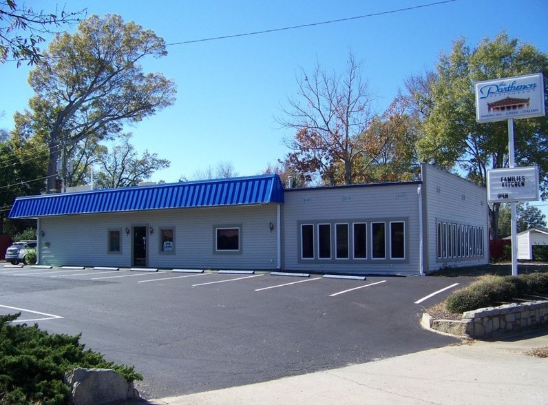 Primary Photo Of 306 E Carolina Ave, Clinton Restaurant For Sale