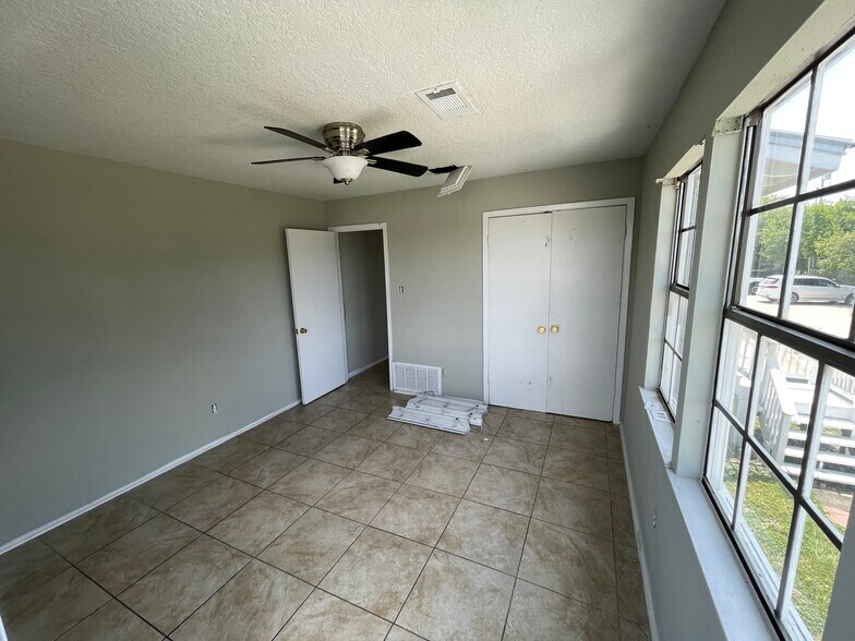 More Photos Of 382 S Interstate 35, New Braunfels Storefront Retail Office For Lease