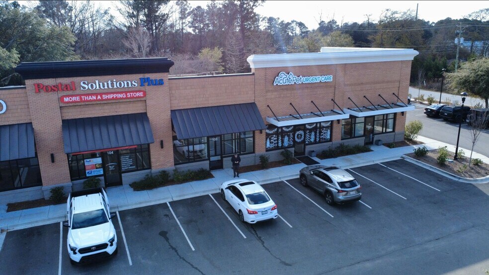 More Photos Of 143 Berkeley Cir, Summerville Storefront Retail Office For Lease