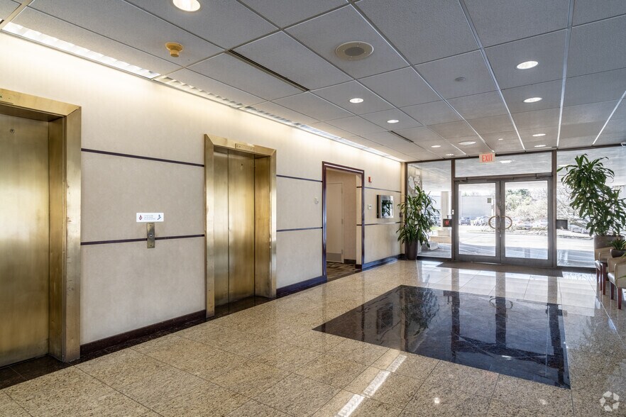 More Photos Of 20 Commerce Dr, Cranford Unknown For Lease