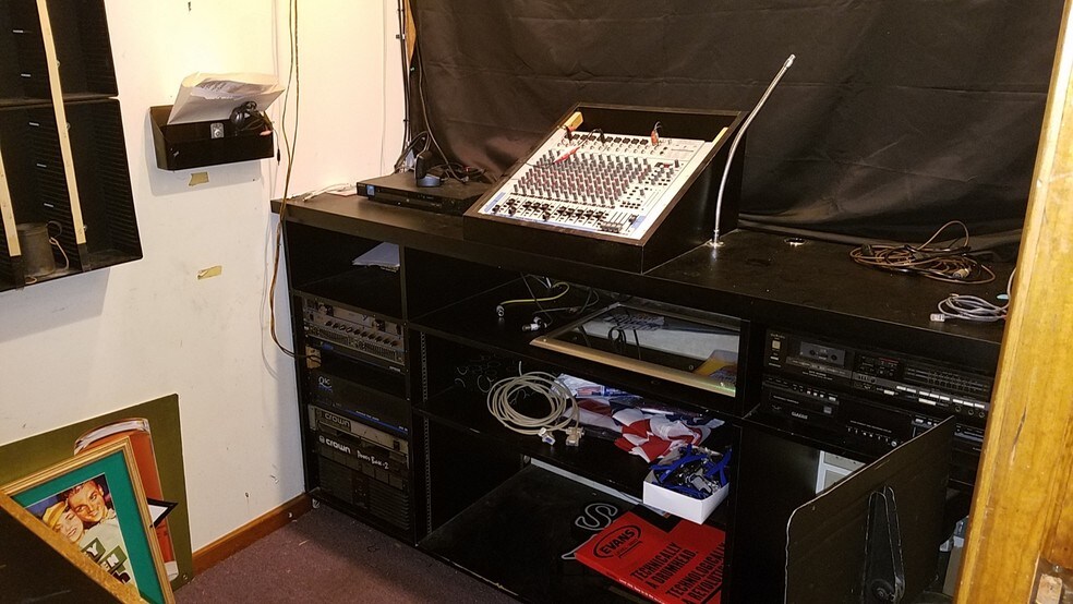 More Photos Of 418 Main St, Youngstown Restaurant For Sale