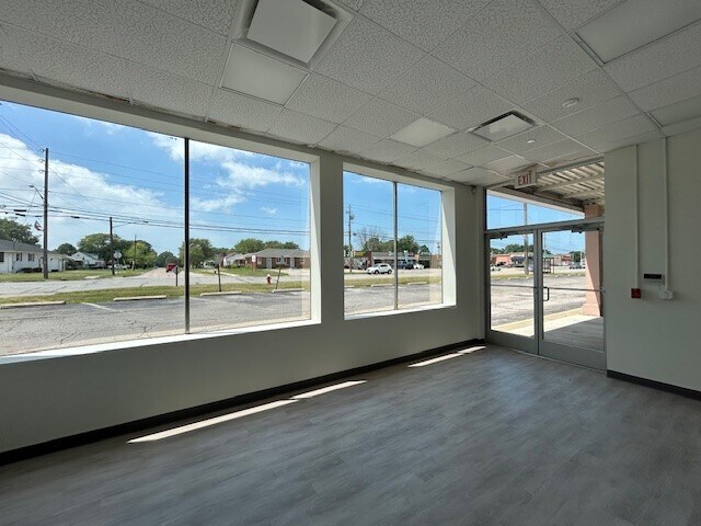 More Photos Of 1051-3319 Oberlin Ave, Lorain Storefront For Lease