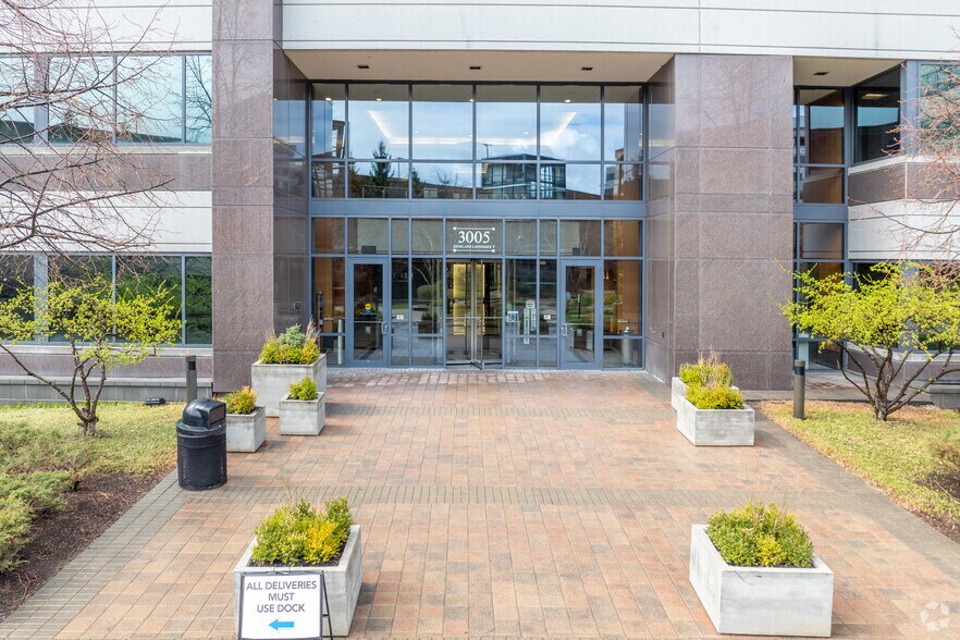 More Photos Of 3005 Highland Pky, Downers Grove Office For Lease