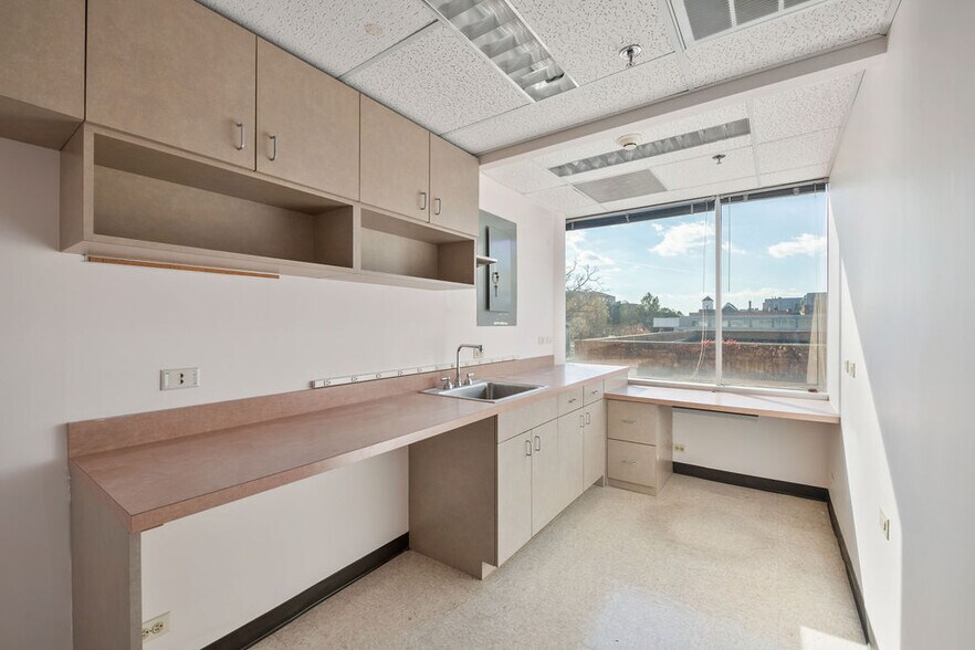 More Photos Of 1770 First St, Highland Park Medical For Lease