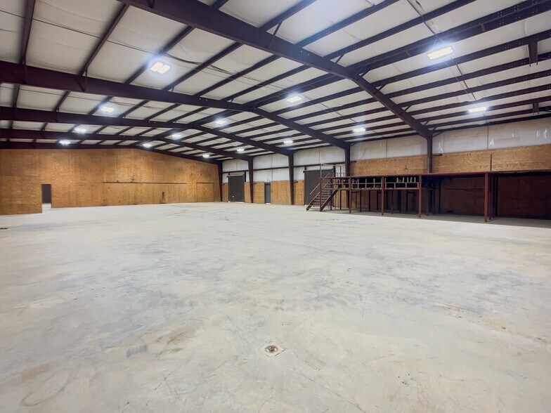 More Photos Of 6115 18th Ave, Tuscaloosa Warehouse For Lease