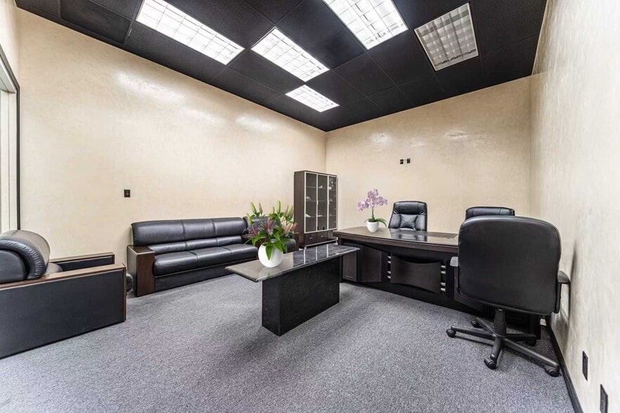 More Photos Of 215 W 134th St, Los Angeles Warehouse For Lease