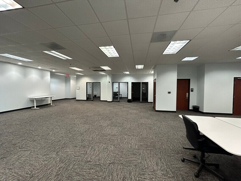 More Photos Of 4343 W Royal Ln, Irving Warehouse For Lease