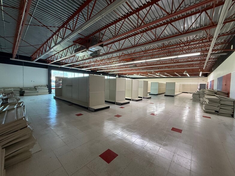 More Photos Of 1749 S Campbell Ave, Springfield General Retail For Lease