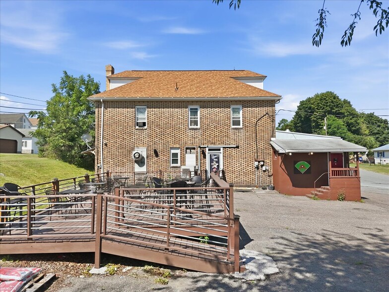 More Photos Of 10 E Lehigh St, Summit Hill Restaurant For Sale