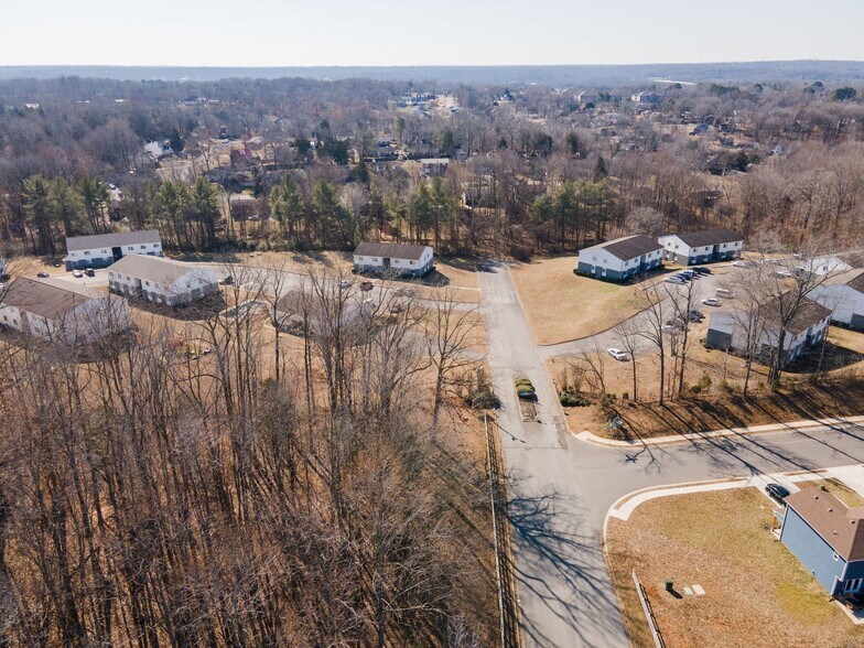 More Photos Of 1351 Avondale Dr, Clarksville Apartments For Sale