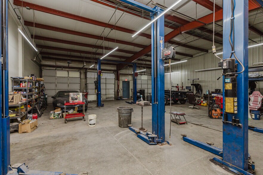 More Photos Of 2555 N Market St, Wichita Auto Repair For Sale
