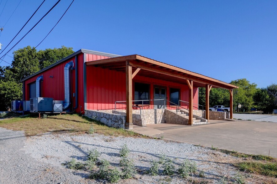 More Photos Of 1301 & 1307 Main St, Blanco Light Distribution For Sale