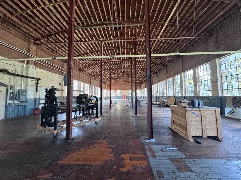 More Photos Of 480 Hillsboro St, Pittsboro Office For Lease