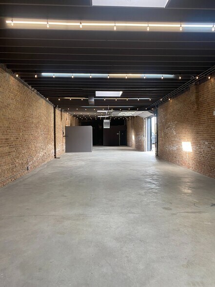 More Photos Of 2516-2522 W Madison St, Chicago Warehouse For Sale