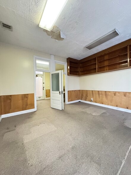 More Photos Of 4912 Bergenline Ave, West New York Health Club For Lease