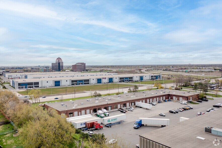 More Photos Of 1253-1279 Hamilton Pky, Itasca Light Distribution For Lease