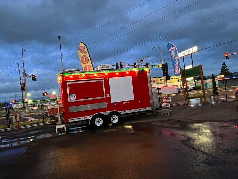 More Photos Of 411 Oregon Way, Longview Fast Food For Sale