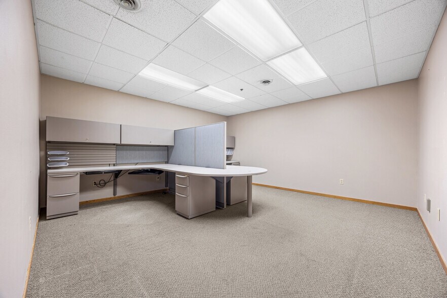 More Photos Of 3931 37th Ave SW, Fargo Manufacturing For Lease