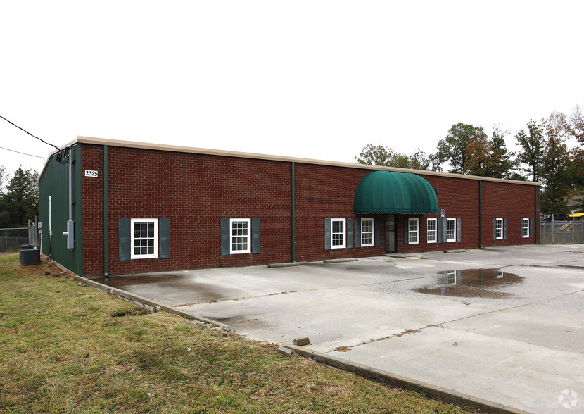 Primary Photo Of 2325 Jason Industrial Pky, Winston Flex For Lease