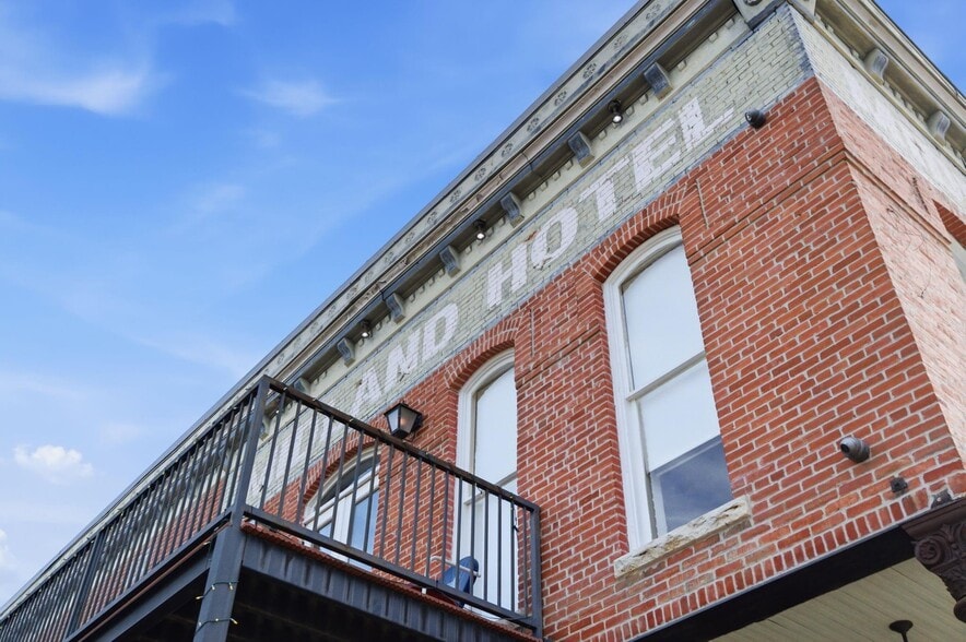 More Photos Of 103 N Pecan St, Hico Hotel For Sale