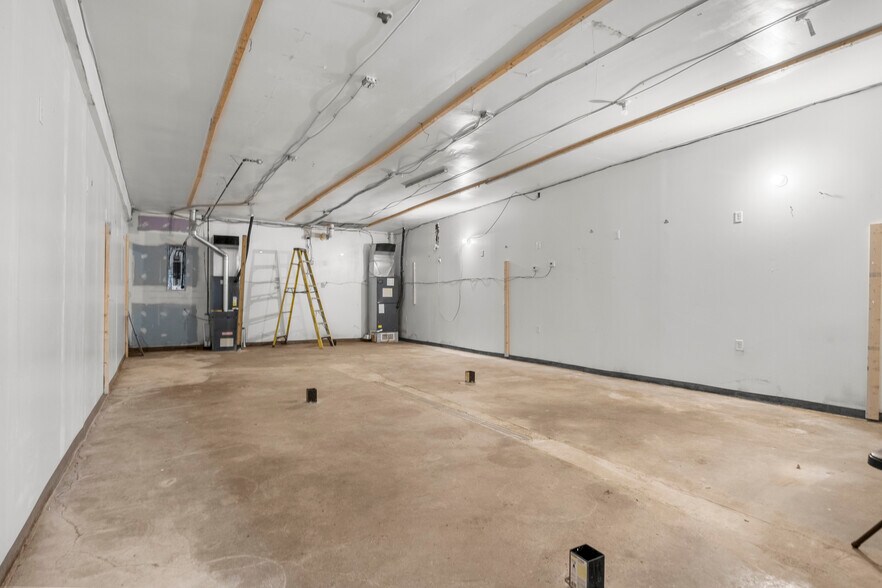 More Photos Of 8411 Southfield Fwy, Detroit Auto Dealership For Sale