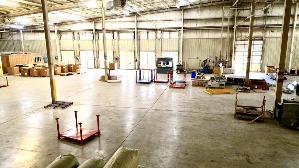 More Photos Of 103 S Acres St, Sikeston Distribution For Lease