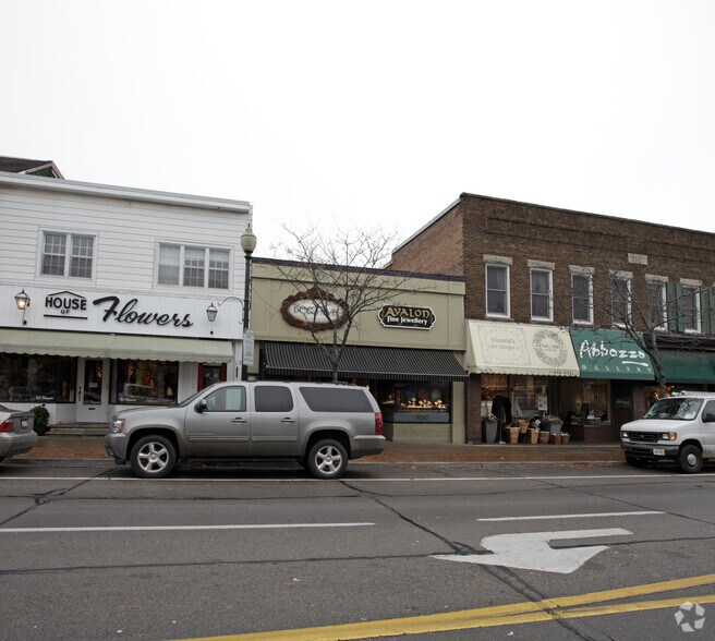 More Photos Of 175-177 Lakeshore Rd E, Oakville Storefront Retail Office For Lease