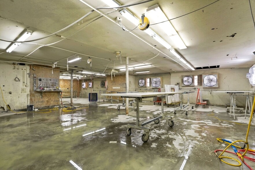 More Photos Of 3300 E 43rd Ave, Denver Manufacturing For Sale