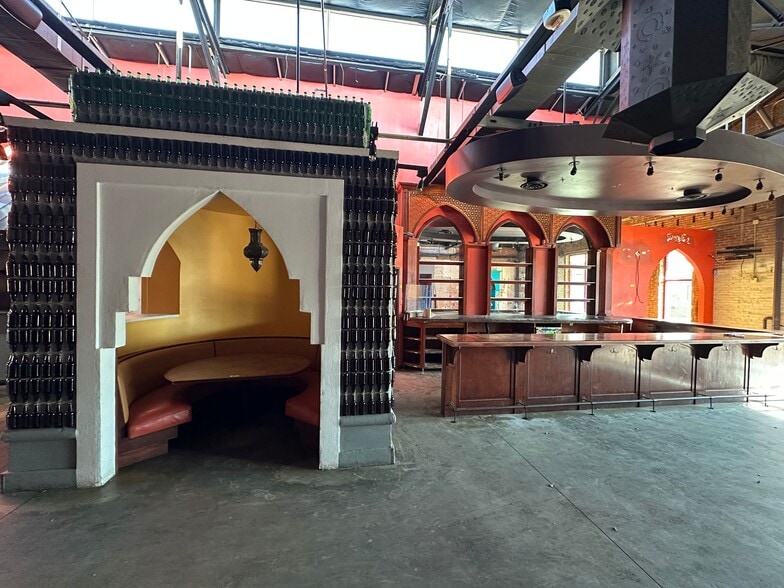 More Photos Of 217 E Hickory St, Denton Restaurant For Lease