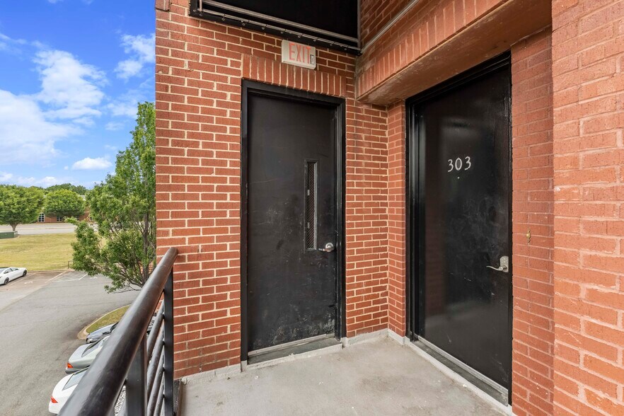 More Photos Of 19701 Bethel Church Rd, Cornelius Office For Sale