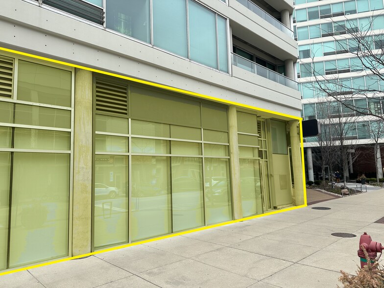 More Photos Of 1700 Maple Ave, Evanston Freestanding For Lease
