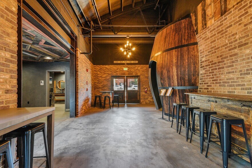 More Photos Of 208 S Green St, Sonora Restaurant For Sale