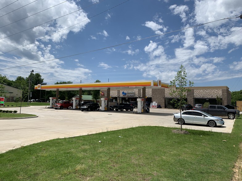 Primary Photo Of 7785 Craft Rd, Olive Branch Service Station For Lease