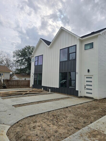 More Photos Of 4501 Newberry St, Houston Apartments For Sale