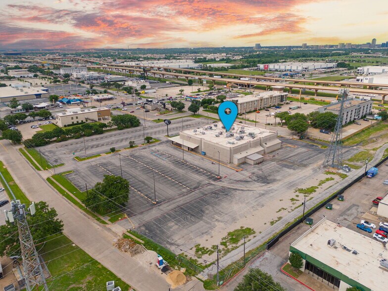 More Photos Of 2443 Walnut Hill Ln, Dallas Bar For Sale