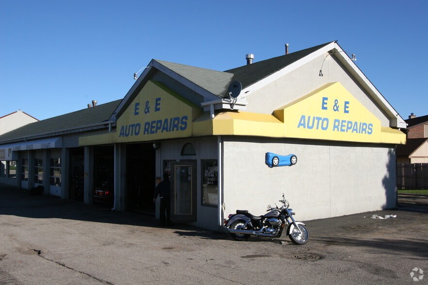More Photos Of 1046 Lake St, Roselle Auto Repair For Sale
